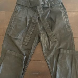 DL 1961 chic, waxed effect black pants, cinched waist. Size 27